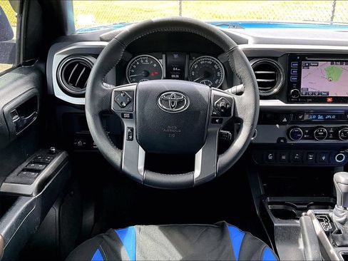 Used 2017 Toyota Tacoma Limited RWD image 5