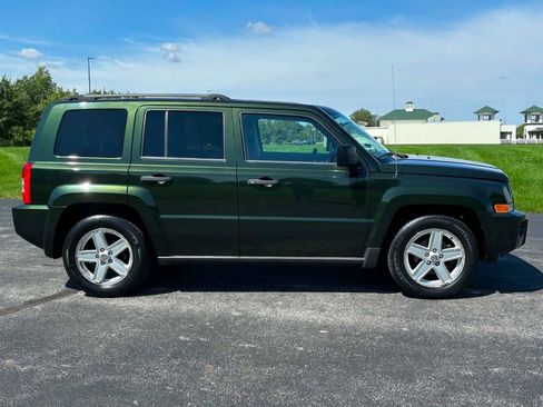 Used 2010 Jeep Patriot Sport w/ Tire & Wheel Group AWD/4WD image 3