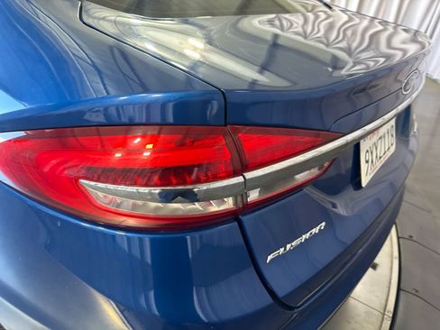 Used 2018 Ford Fusion SE w/ Fusion SE Technology Package FWD image 12