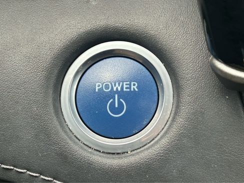 Used 2021 Toyota Highlander XLE AWD/4WD image 31