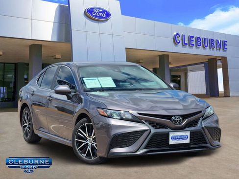 Used 2021 Toyota Camry SE FWD image 1