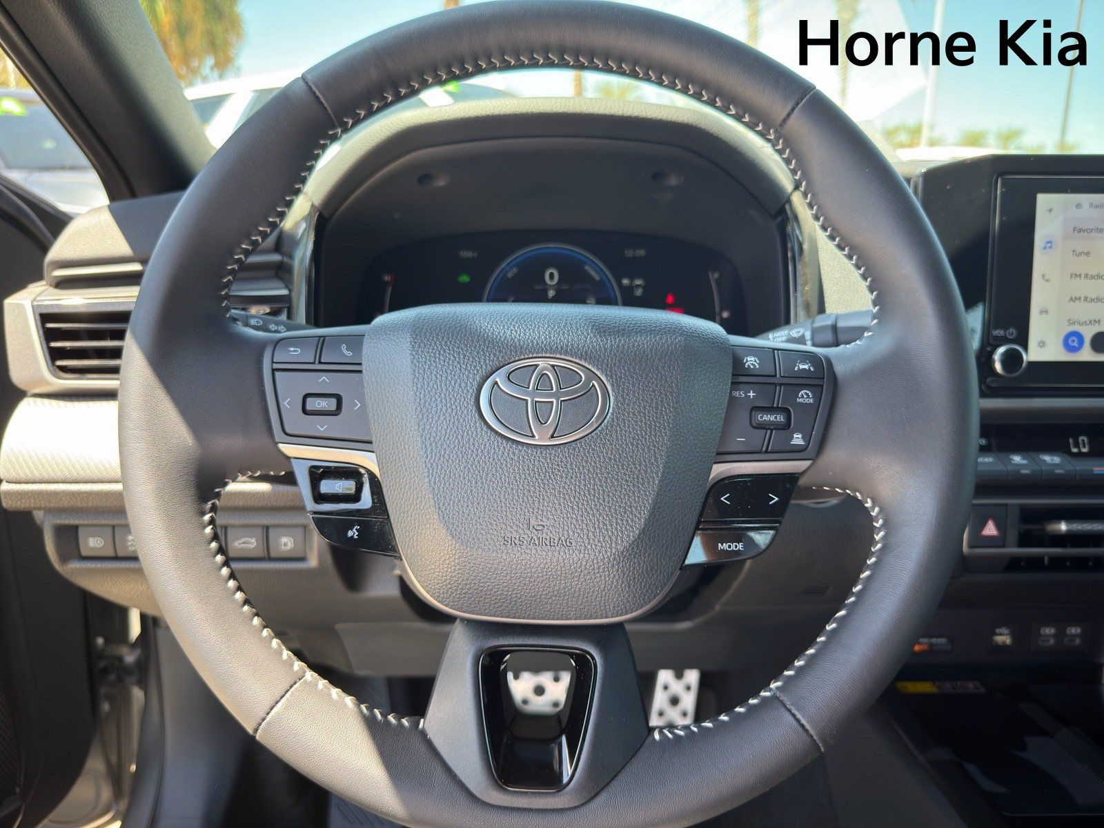 Used 2025 Toyota Camry SE w/ Convenience Package FWD image 14