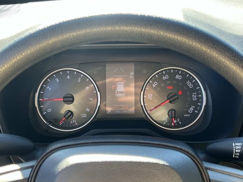 Used 2021 Toyota RAV4 LE image 27