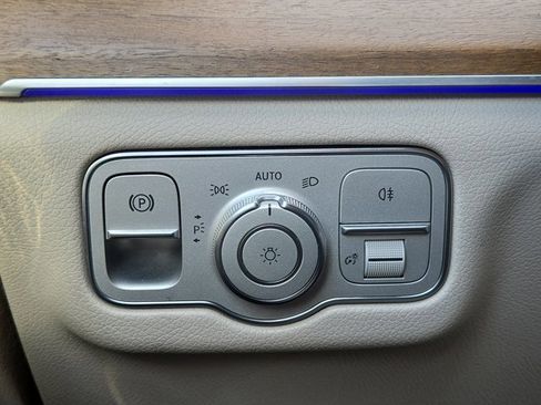 Used 2021 Mercedes-Benz GLE 350 4MATIC image 25