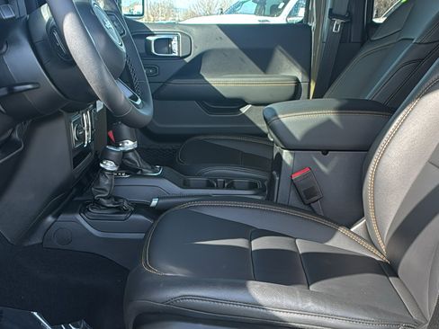 New 2025 Jeep Gladiator Sport image 24