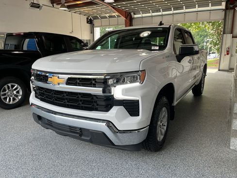 Used 2025 Chevrolet Silverado 1500 LT RWD image 4