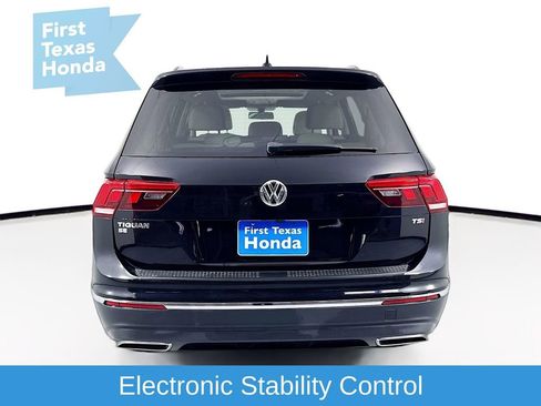 Used 2018 Volkswagen Tiguan SE w/ Panoramic Sunroof Package image 7