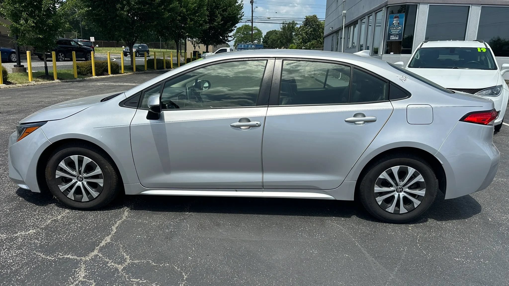 Used 2022 Toyota Corolla LE w/ Premium Interior Package FWD image 9
