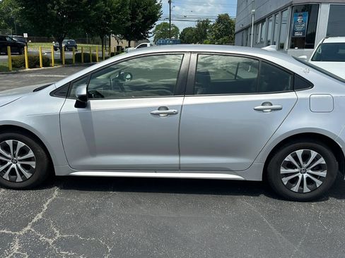 Used 2022 Toyota Corolla LE w/ Premium Interior Package FWD image 9