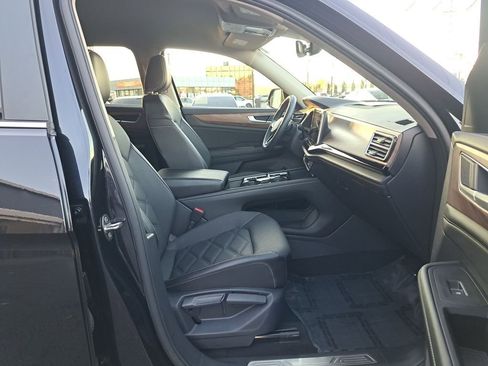 Used 2024 Volkswagen Atlas SE image 28