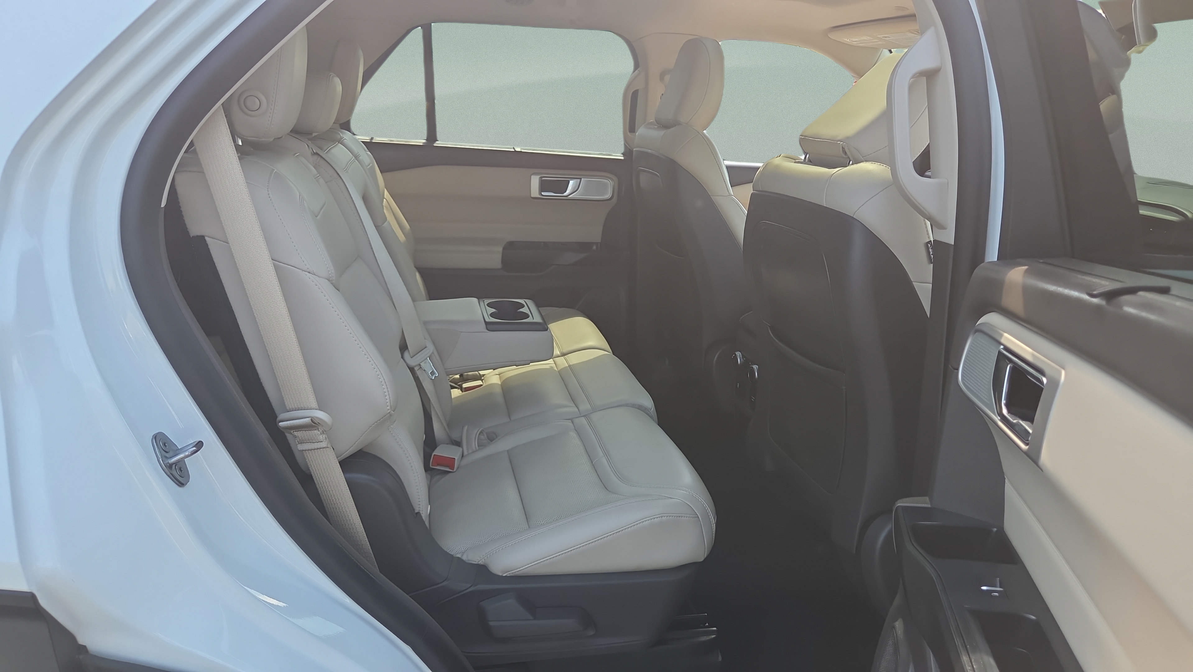 Used 2020 Ford Explorer Platinum w/ Premium Technology Package AWD/4WD image 15