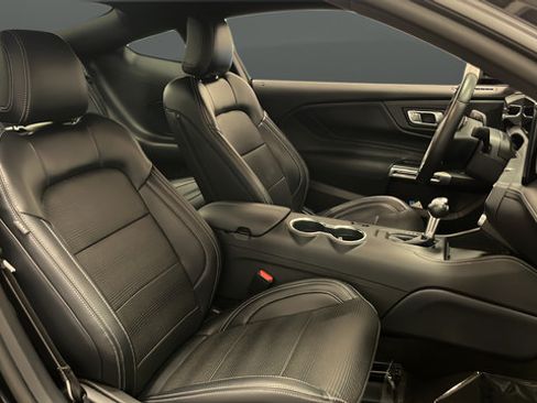 Used 2025 Ford Mustang Premium RWD image 24