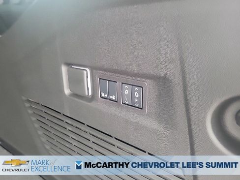New 2026 Chevrolet Suburban Premier image 18