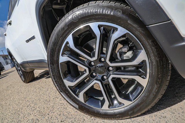 Used 2024 Jeep Compass Limited AWD/4WD image 2