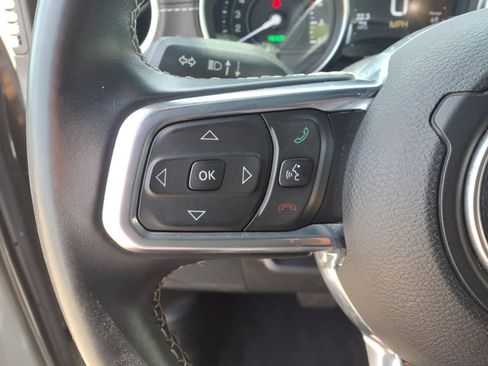Used 2022 Jeep Wrangler Unlimited Sahara AWD/4WD image 12