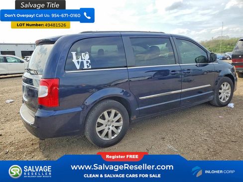 Used 2013 Chrysler Town & Country Touring FWD image 4