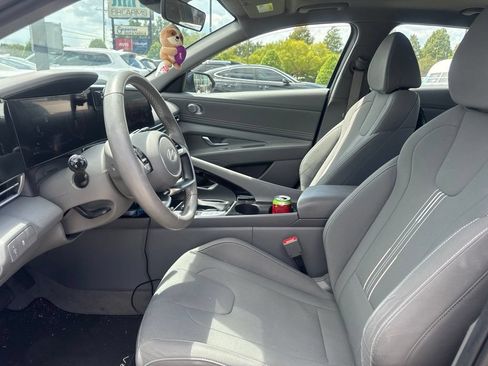 Used 2024 Hyundai Elantra SEL w/ Convenience Package FWD image 5