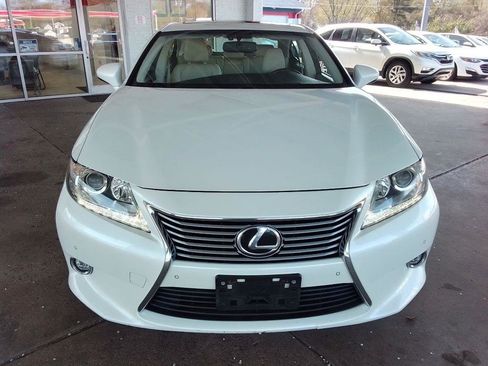 Used 2015 Lexus ES 350 Sedan w/ Luxury Package image 3
