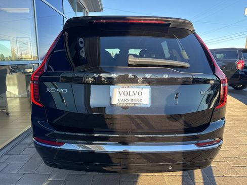 Used 2025 Volvo XC90 B6 Plus image 5