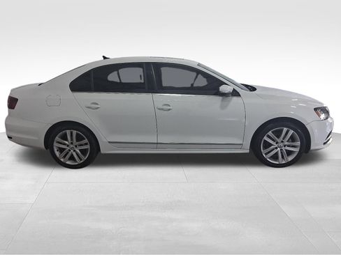 Used 2018 Volkswagen Jetta SEL FWD image 4