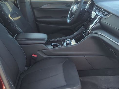 Used 2024 Jeep Grand Cherokee Laredo X image 26