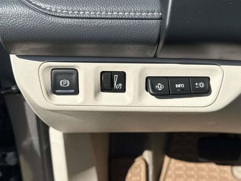 Used 2023 GMC Acadia Denali FWD image 21