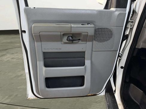 Used 2010 Ford E-350 and Econoline 350 Extended Super Duty image 15