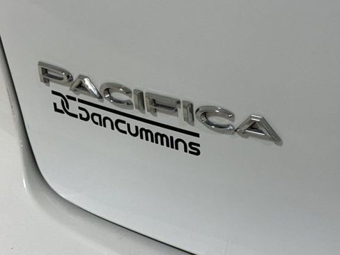 Used 2023 Chrysler Pacifica Touring-L FWD image 26