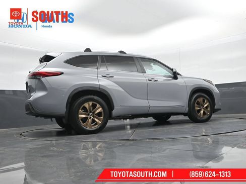 Used 2023 Toyota Highlander Bronze Edition AWD/4WD image 41