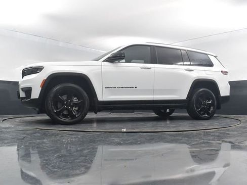 New 2025 Jeep Grand Cherokee L Limited w/ Black Appearance Package image 43