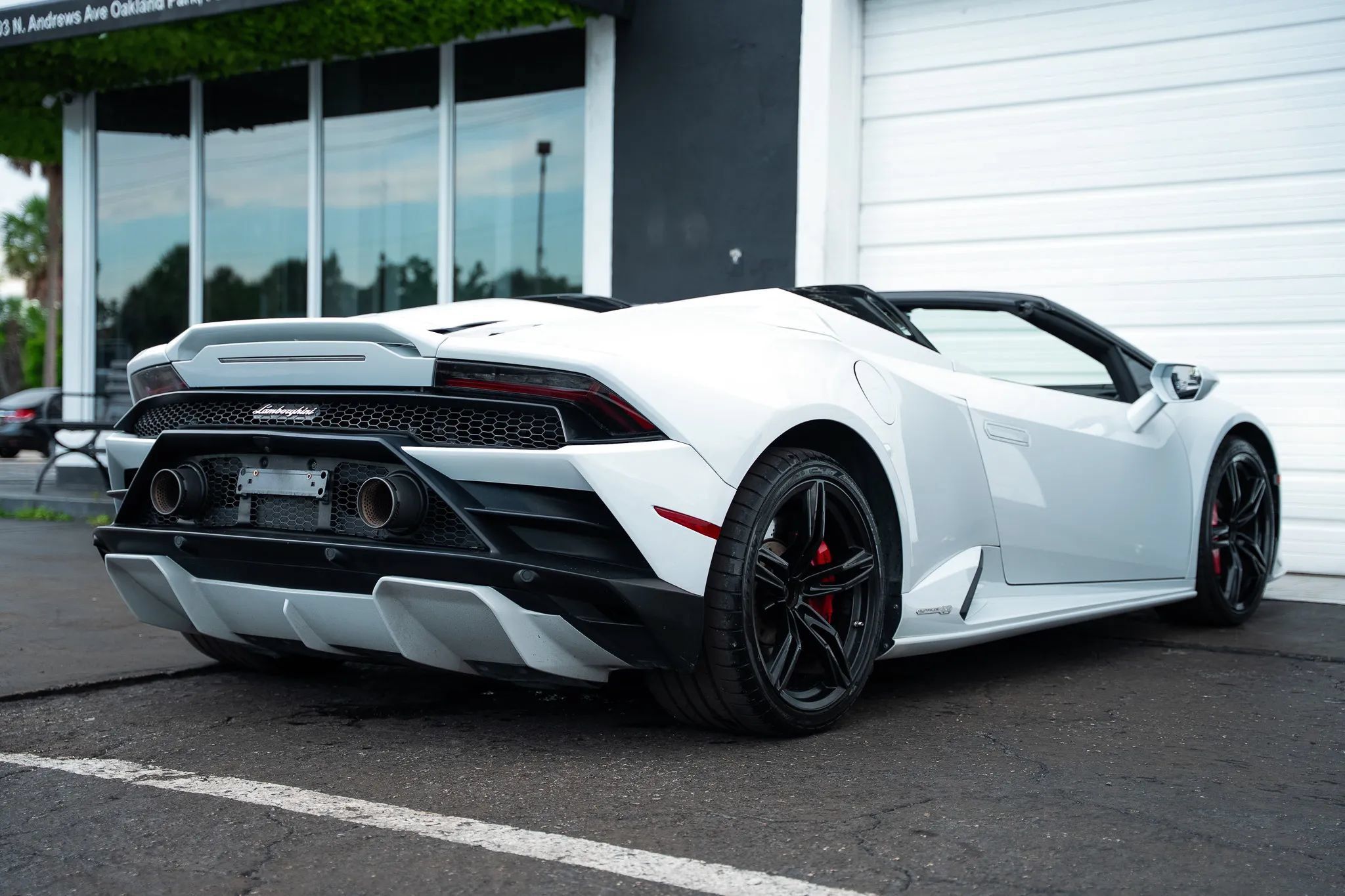 Used 2021 Lamborghini Huracan EVO RWD image 3