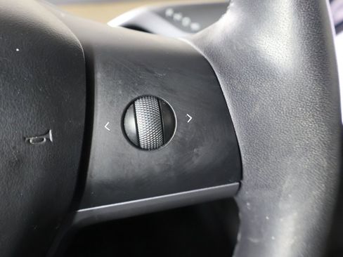 Used 2023 Tesla Model 3 Standard Range image 40