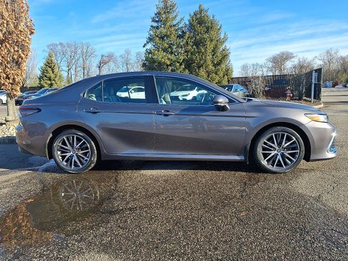 Used 2023 Toyota Camry XLE image 7