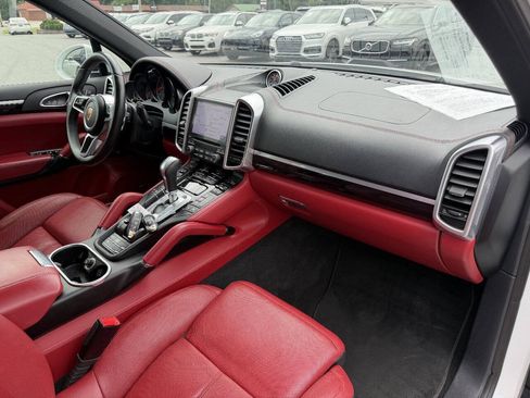 Used 2017 Porsche Cayenne Platinum Edition AWD/4WD image 19