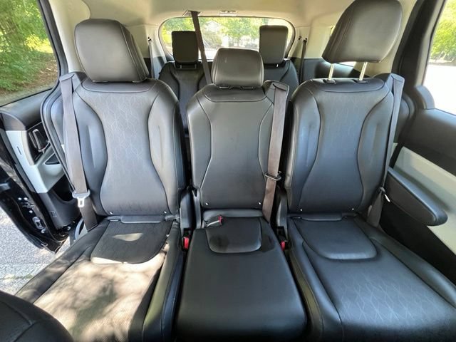 Used 2022 Kia Carnival LX FWD image 23