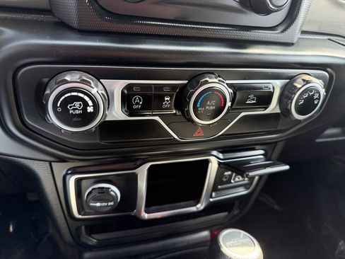 Used 2021 Jeep Gladiator Sport image 20