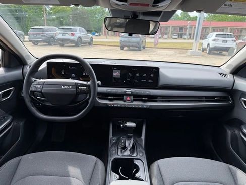 Used 2025 Kia K4 FWD image 25