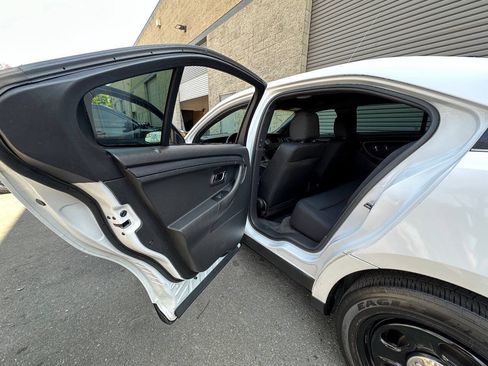 Used 2015 Ford Taurus Police Interceptor AWD image 32