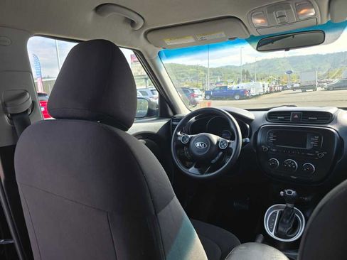 Used 2018 Kia Soul FWD image 11