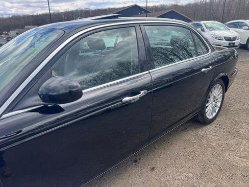 Used 2006 Jaguar XJ8 image 13