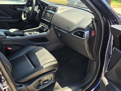 Used 2017 Jaguar F-PACE Premium AWD/4WD image 32