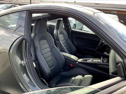 Used 2024 Porsche 911 Carrera 4S AWD/4WD image 9