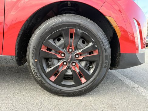 Used 2024 Kia Soul LX image 32