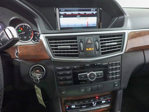 Used 2013 Mercedes-Benz E 350 4MATIC Sedan image 16