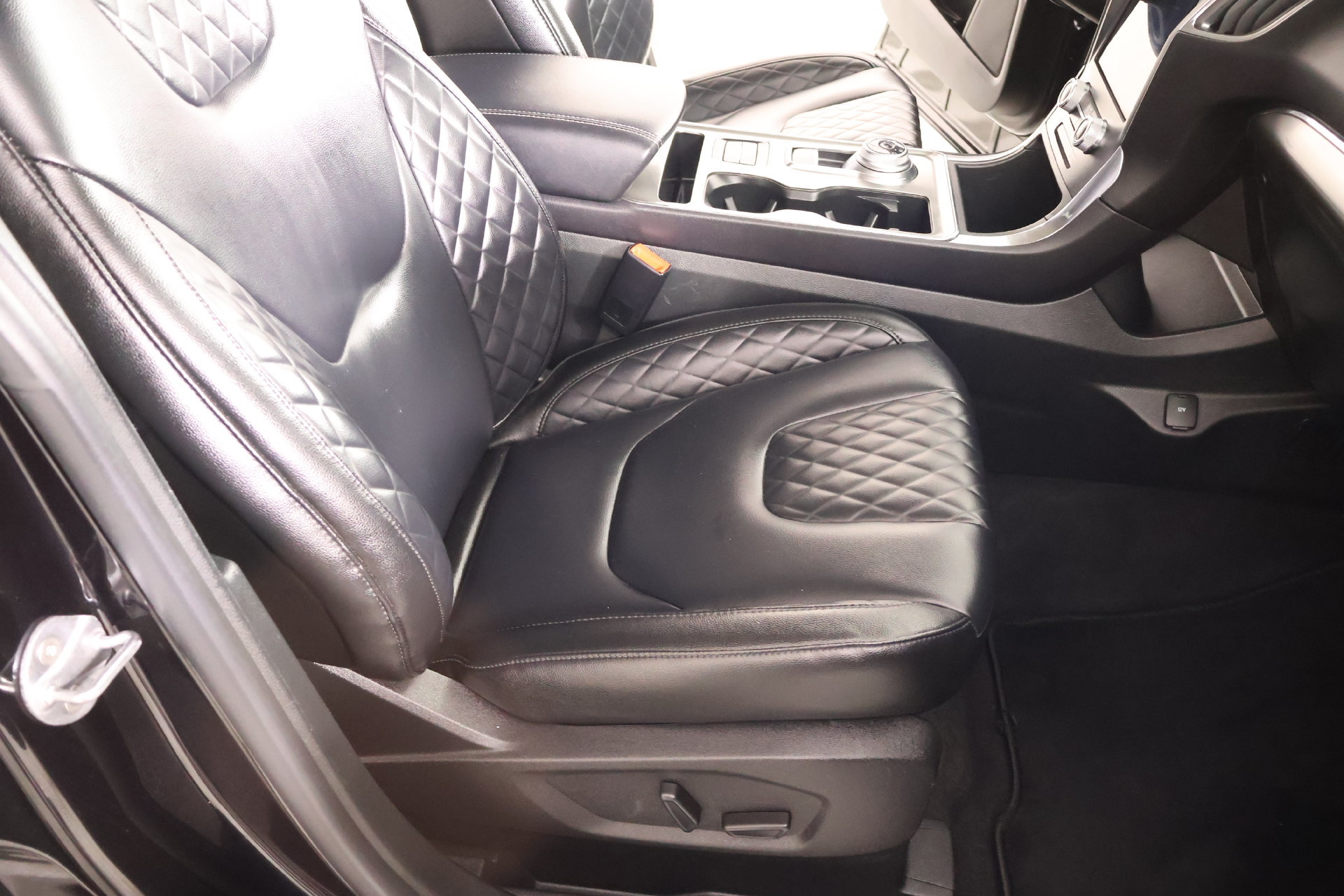 Used 2024 Ford Edge Titanium AWD/4WD image 13