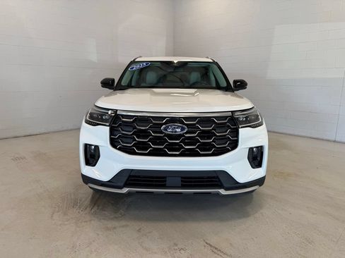Used 2025 Ford Explorer Platinum w/ LUX Leather Package AWD/4WD image 2