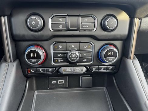 Certified 2023 Chevrolet Suburban High Country image 13