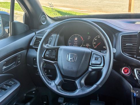 Used 2025 Honda Ridgeline Black Edition image 19