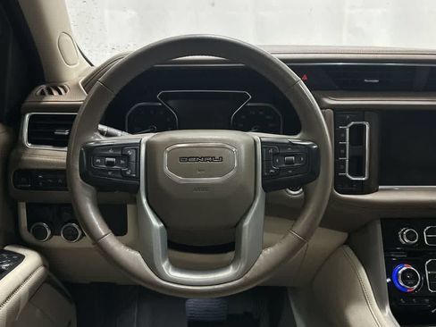 Used 2021 GMC Yukon XL Denali w/ Denali Premium Package RWD image 15