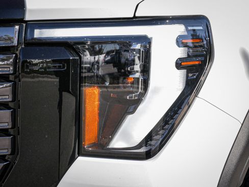 Used 2025 GMC Sierra 2500 Denali Ultimate image 6